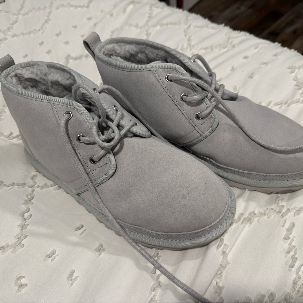 woman’s size 10 UGG Neumals